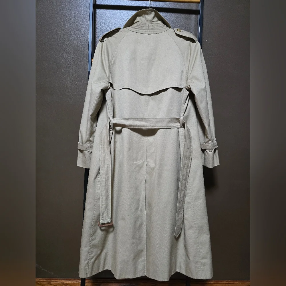 Vintage Burberry Classic Beige Trench Coat with Nova Check Lining - Picture 3 of 13